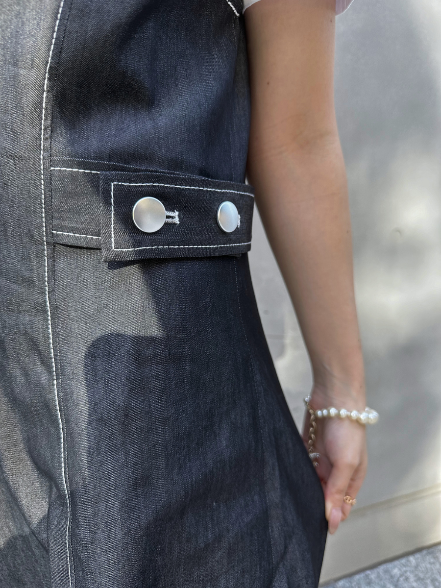 Denim V-neck side button jumper skirt(再入荷)