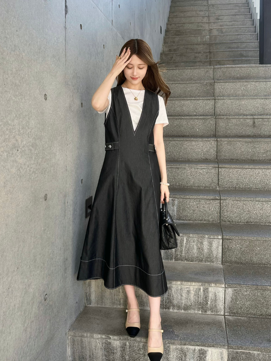 Denim V-neck side button jumper skirt(再入荷)
