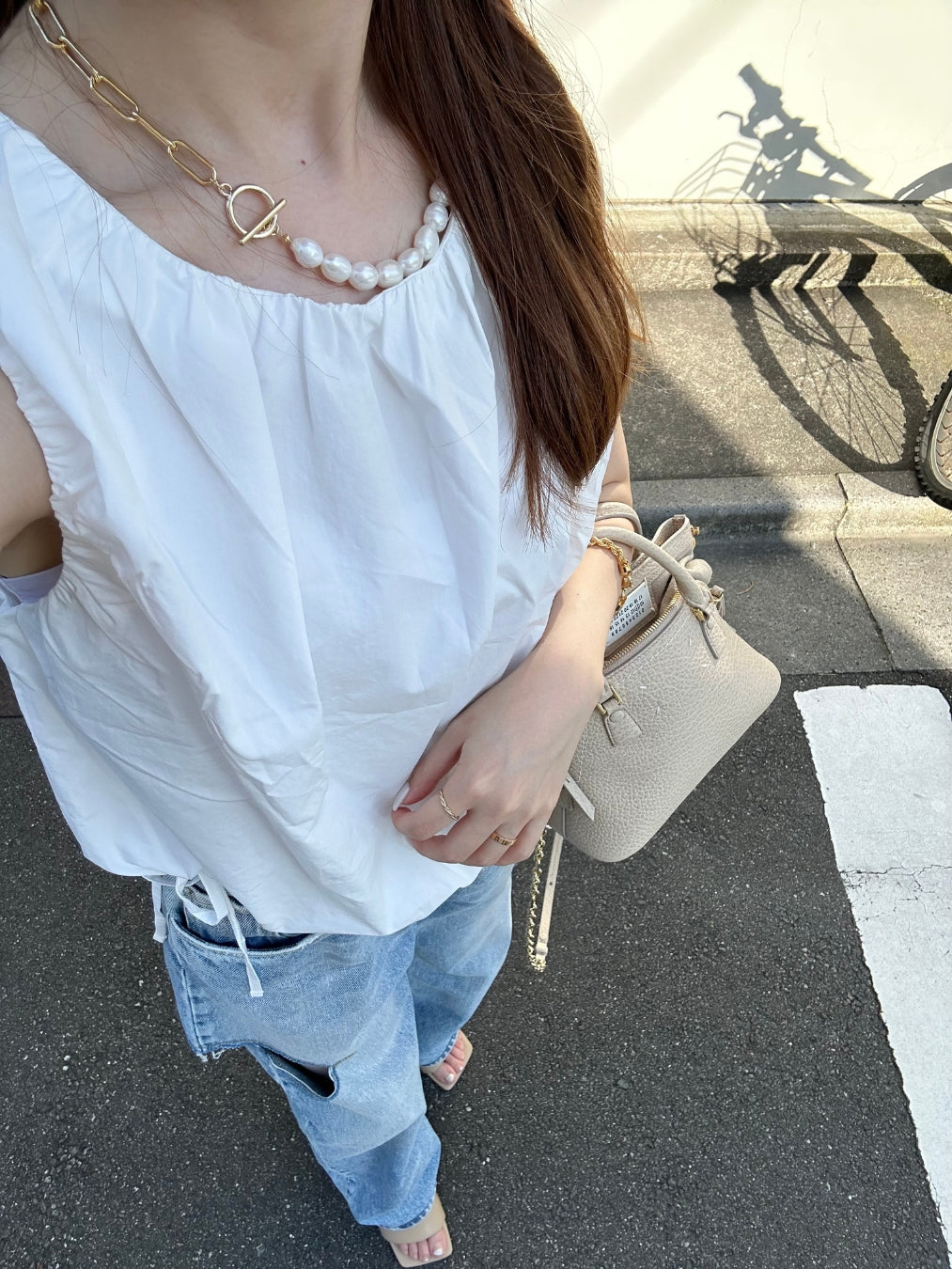 [White] Side ribbon balloon blouse