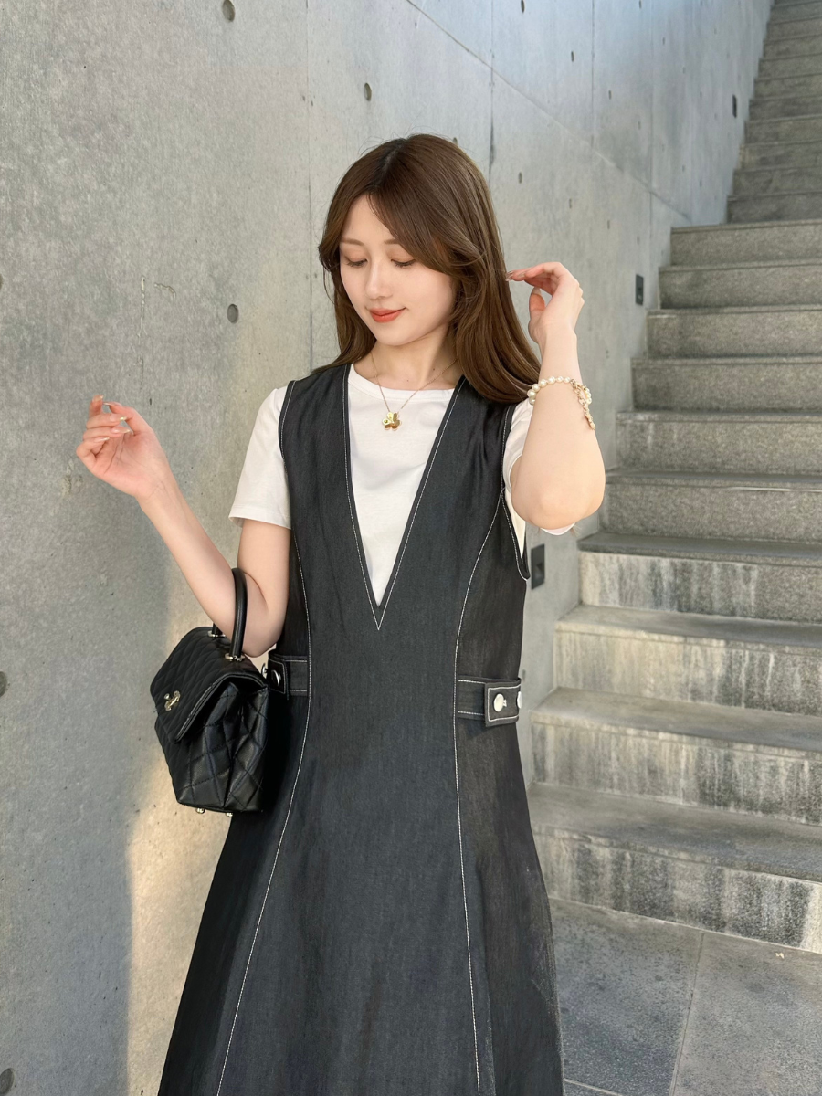 Denim V-neck side button jumper skirt(再入荷)